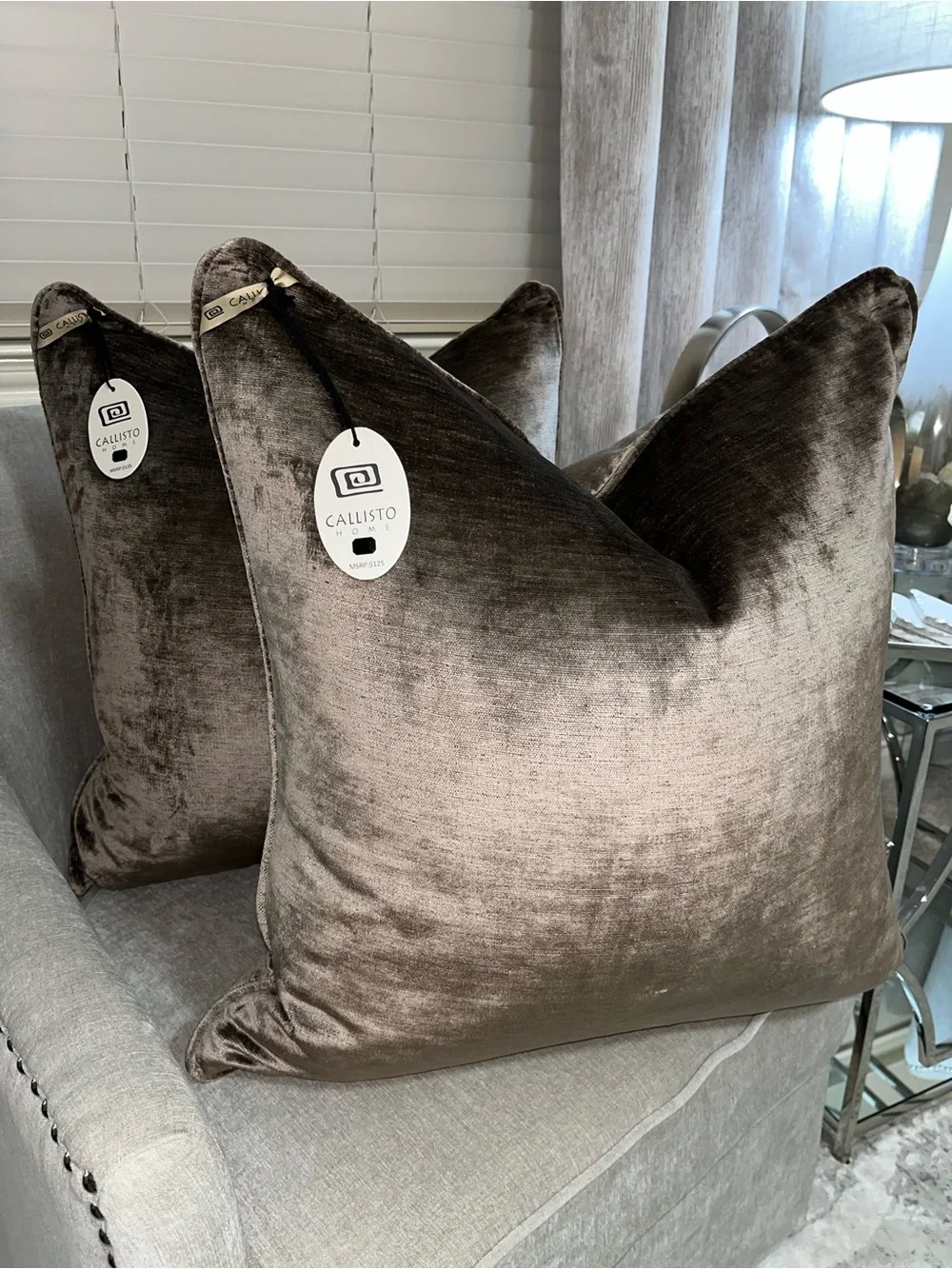 1-NWT CALLISTO HOME TAUPE LUXURY VELVET DECORATIVE PILLOW (T0258F12)